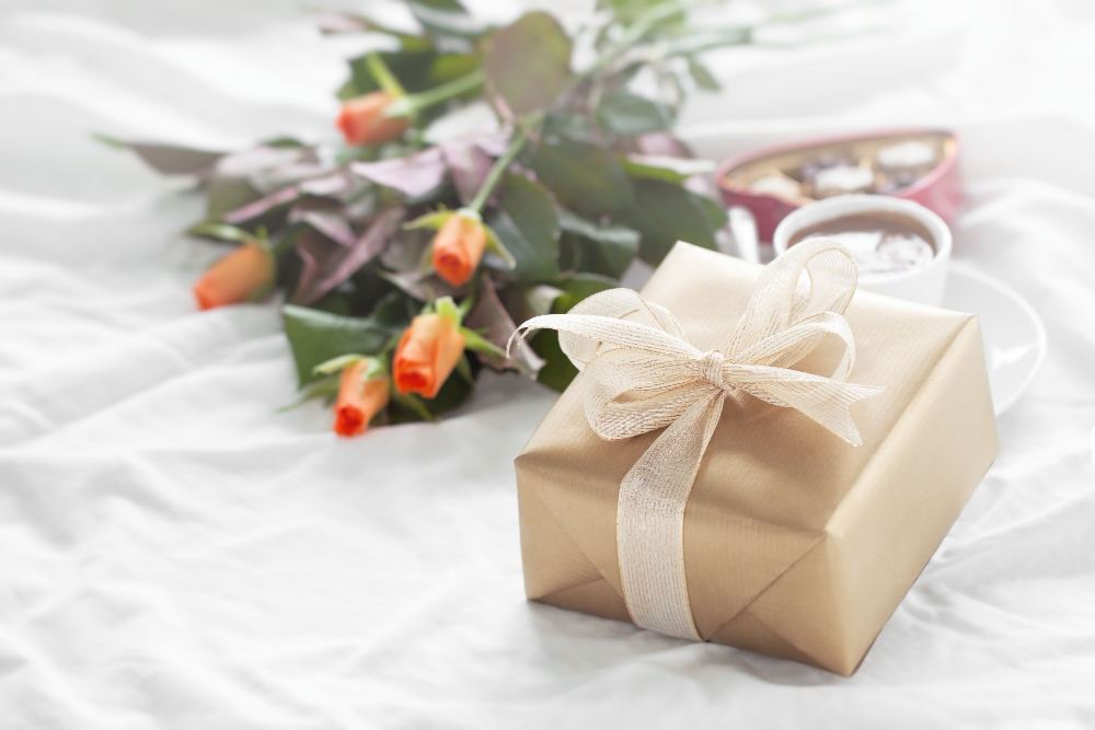 What Are Some Luxury Wedding Gift Ideas?